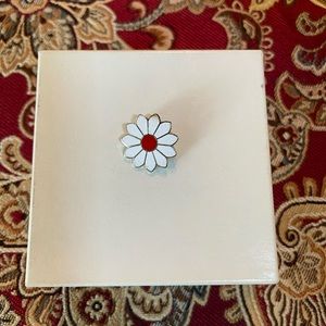 2 for $10 📌 Vintage Daisy Pin